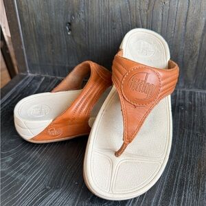 FitFlop Tan Leather Thong Sandals Micro Wobbleboard Comfort Women’s Size 8